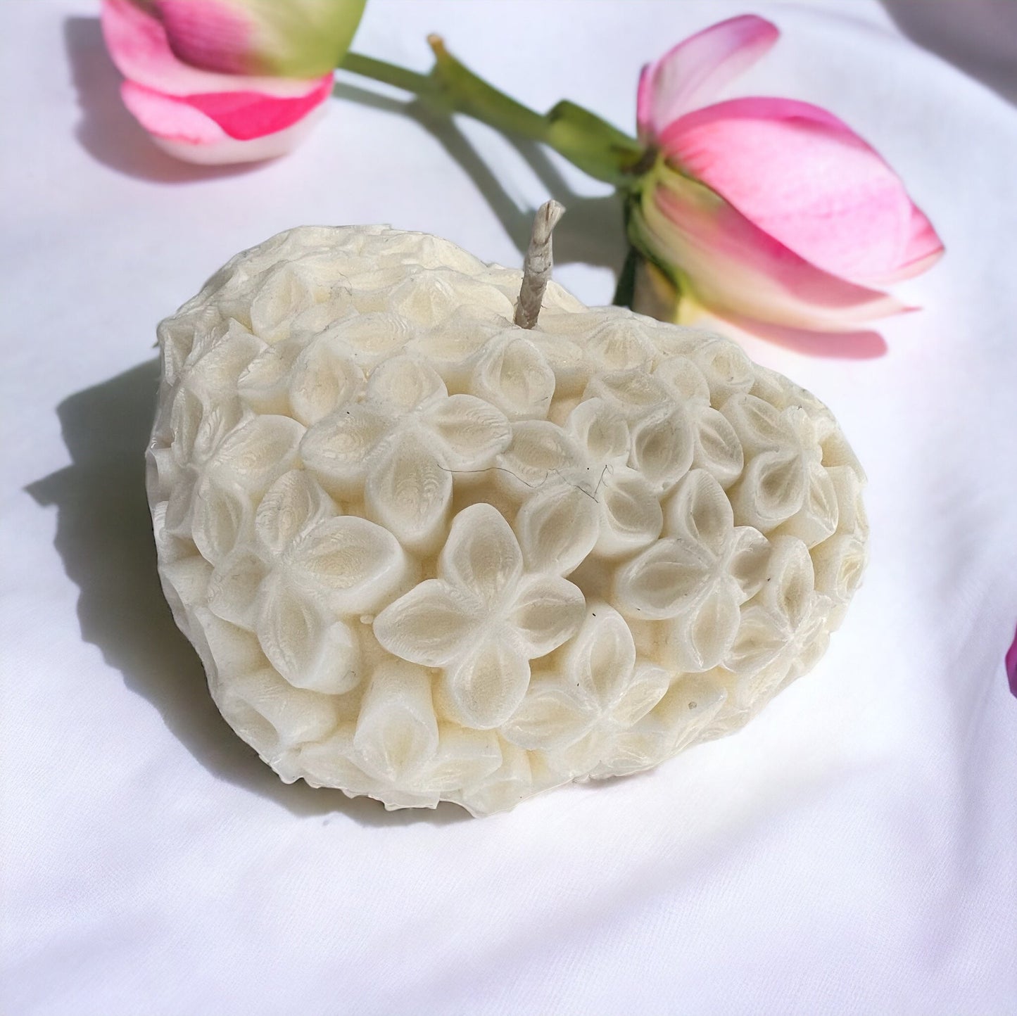 Flower Heart Shaped Velvet Peony & Oud Soy Wax Decorative Candle - Nakyazze