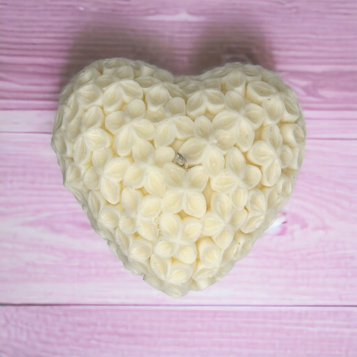Flower Heart Shaped Velvet Peony & Oud Soy Wax Decorative Candle - Nakyazze