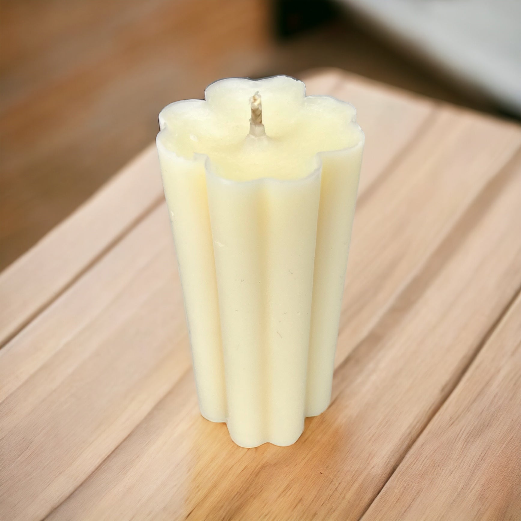 Four Leaf Clover Sandalwood and Vanilla Soy Wax Decorative Candle - Nakyazze