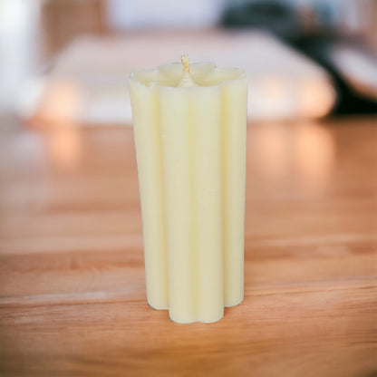 Four Leaf Clover Sandalwood and Vanilla Soy Wax Decorative Candle